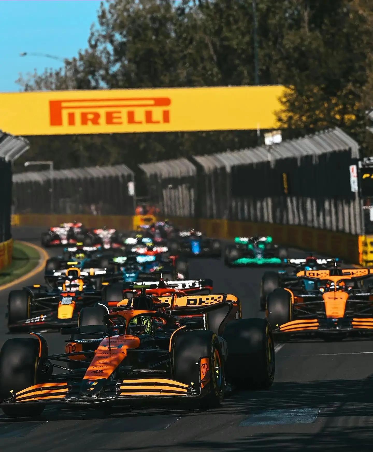 迈凯伦险胜哈斯车队，塞恩斯点燃赛场的简单介绍