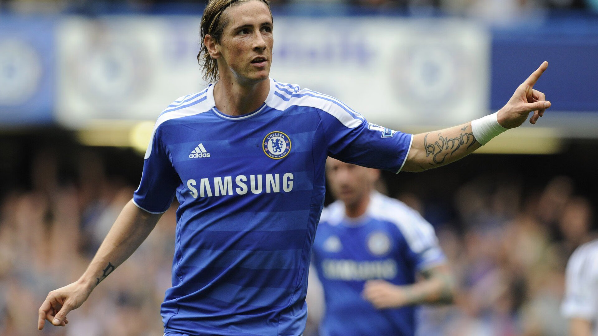 舞台越大，范弗利特越强！马刺团队篮球完胜公牛